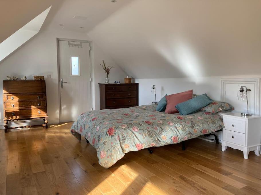 The Hideaway - Village Retreat With Woodland Views Smeeth 외부 사진