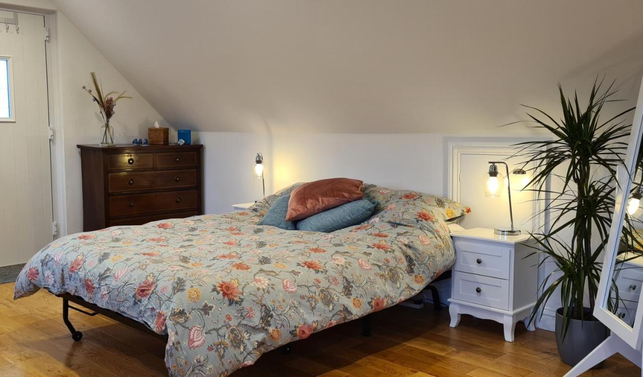 The Hideaway - Village Retreat With Woodland Views Smeeth 외부 사진